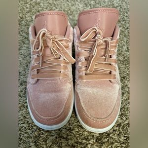 Air Jordan 1 Low SE Pink Velvet Size 7 WMNS
